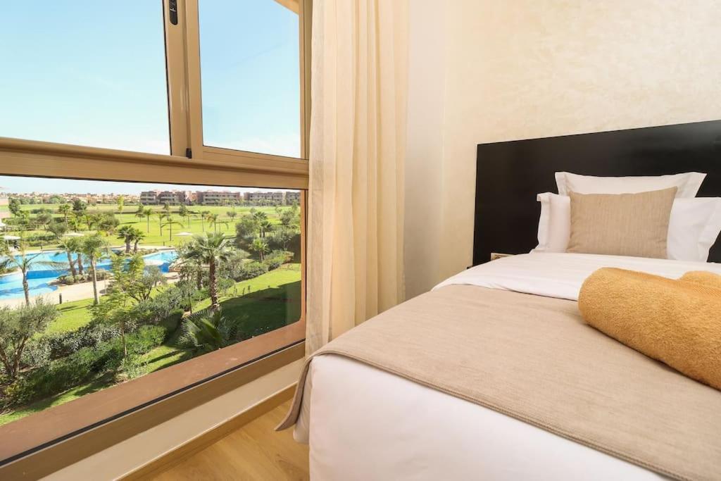 Cosy Appartemt Vue Sur Golf Et Montagne Apartamento